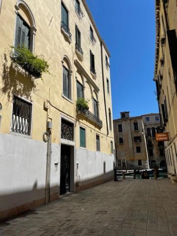 San Marco Apartment With Canal View Veneţia Exterior foto